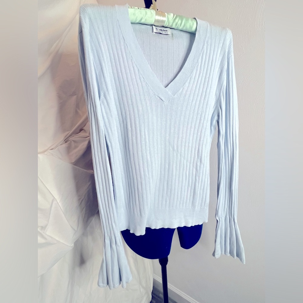 27 Miles V-neck, long sleeve, generous french cuff lightweight sweater